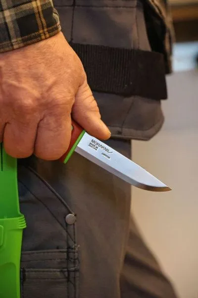 Нож Morakniv Basic 511 лимитированный 2024 углеродистая сталь, пласт. ручка (терракотовая) зеленая вставка, 14281